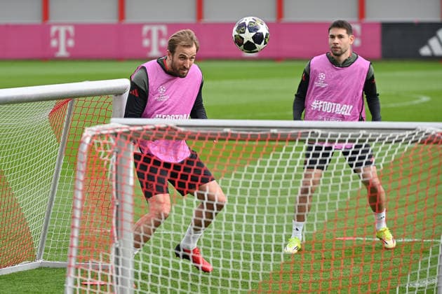 Harry KANE Bayern Muenchen on the ball,action,re Raphael GUERREIRO Bayern Muenchen final training on 09 03 2026 Soccer Champions League,season 2025 26, round of 16 Atalanta Bergamo FC Bayern Muenchen on 10 03 2026