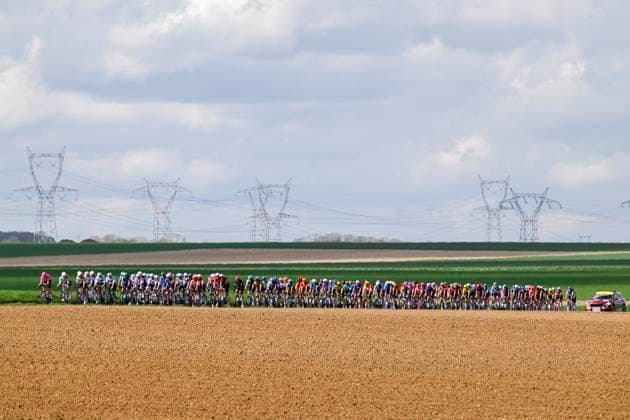 Paris Nice 2026 Stage 2 MONTARGIS, FRANCE - MARCH 09 : Illustration picture of the peloton during stage 2 of the 84th edition of Paris - Nice an UCI World Tour 2.UWT cycling road race stage for Men Elite of 187 km with start in Epone and finish in Montargis on March 9, 2026 in Montargis, France, 09 03 2026 ( Motordriver Guy De Vuyst - Montargis France  Copyright: xNicoxVereeckenx