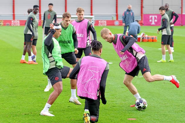 from l 7 Serge Gnabry, 44 Josip Stanisic, 6 Joshua Kimmich, 27 Konrad Laimer on the ball , 17 Michael Olise, duel, portrait, portrait, football final training UEFA Champions League match Atalanta Bergamo vs FC Bayern Munich 09 03 2026 Training ground, Säbenerstr PHOTO Mladen Lackovic LakoPress