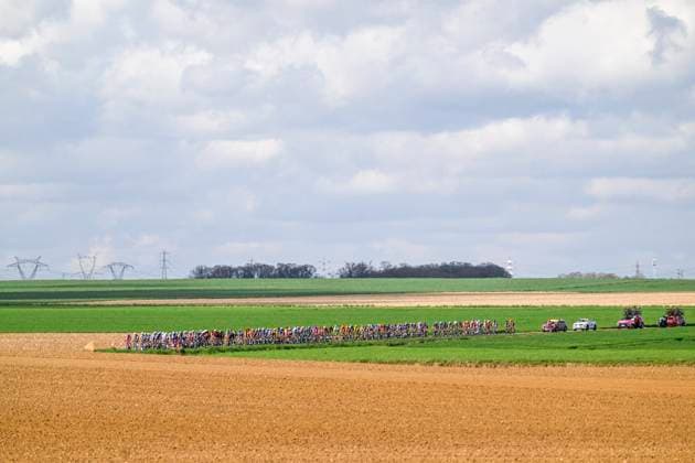 Paris Nice 2026 Stage 2 MONTARGIS, FRANCE - MARCH 09 : Illustration picture of the peloton during stage 2 of the 84th edition of Paris - Nice an UCI World Tour 2.UWT cycling road race stage for Men Elite of 187 km with start in Epone and finish in Montargis on March 9, 2026 in Montargis, France, 09 03 2026 ( Motordriver Guy De Vuyst - Montargis France  Copyright: xNicoxVereeckenx