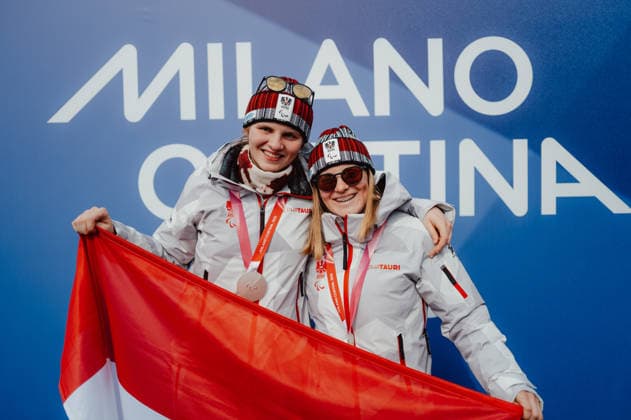 PARALYMPICS - Winter Paralympics Milano Cortina 2026 CORTINA D AMPEZZO,ITALY,09.MAR.26 - PARALYMPICS, ALPINE SKIING - Paralympic Winter games, Winterspiele,Spiele, Summer games Milano Cortina 2026, Super G, women, medal ceremony. Image shows the rejoicing of Veronika Aigner (AUT) and Lilly Sammer (AUT). Keywords: medal  GEPAxpictures xAlexanderxSolc