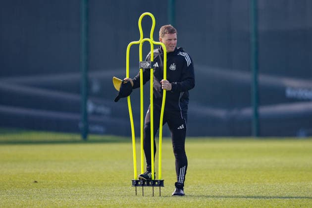 Newcastle United Barcelona Press and Training Newcastle United manager Eddie Howe sets up todays session during the Newcastle United Barcelona training session press conference, PK, Pressekonferenz at Newcastle United Training Centre, Benton, UK on 9 March 2026. Benton Newcastle United Training Centre Tyne and Wear UK Editorial use only , Copyright: xCraigxCowanx PSI-23866-0027