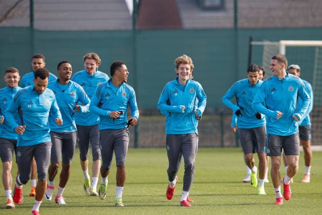 Newcastle United Barcelona Press and Training Anthony Gordon of Newcastle United full of smiles as the team start warming up during the Newcastle United Barcelona training session press conference, PK, Pressekonferenz at Newcastle United Training Centre, Benton, UK on 9 March 2026. Benton Newcastle United Training Centre Tyne and Wear UK Editorial use only , Copyright: xCraigxCowanx PSI-23866-0047
