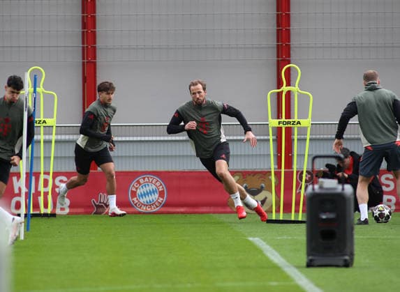 Football, Men, Champions League, Season 2025 2026, FC Bayern Munich, Final training Harry Kane FC Bayern Munich sprinting