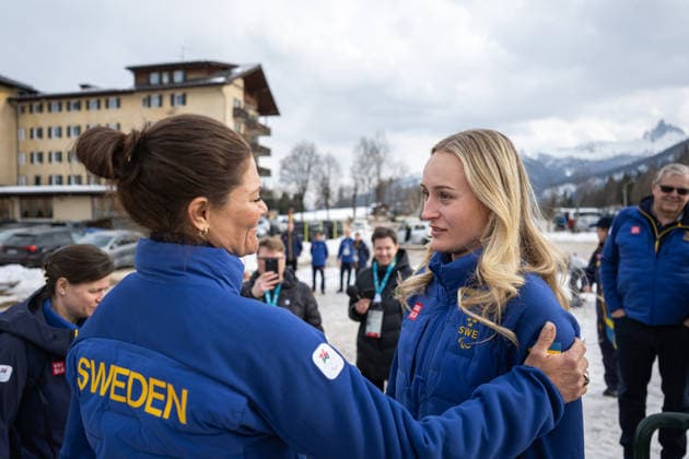 260309 Crown Princess Victoria of Sweden and Ebba Arsjö at a meet with the Swedish alpine team after the Super-G para alpine skiing event during day 3 of the Milano Cortina 2026 Winter Paralympic Games on March 9, 2026 in Cortina. Photo: Maxim ThorÃ BILDBYRAN kod MT MT1015 alpint alpine skiing paralympic games paralympics paralympiska spel paralympiske leker vinter-paralympics winter paralympics milano cortina 2026 milano cortina 2026 winter paralympic games 3 bbeng sverige *** 260309 Crown Princess Victoria of Sweden and Ebba Arsjö at a meet with the Swedish alpine team after the Super G para alpine skiing event during day 3 of the Milano Cortina 2026 Winter Paralympic Games on March 9, 2026 in Cortina Photo Maxim ThorÃ BILDBYRAN kod MT MT1015 alpint alpine skiing paralympic games paralympiska spel paralympiske leker vinter paralympics winter paralympics milano cortina 2026 milano cortina 2026 winter paralympic games 3 bbeng sverige  Copyright: MAXIMxTHORE BB260309MT098