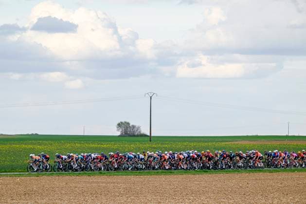 Paris Nice 2026 Stage 2 MONTARGIS, FRANCE - MARCH 09 : Illustration picture of the peloton during stage 2 of the 84th edition of Paris - Nice an UCI World Tour 2.UWT cycling road race stage for Men Elite of 187 km with start in Epone and finish in Montargis on March 9, 2026 in Montargis, France, 09 03 2026 ( Motordriver Guy De Vuyst - Montargis France  Copyright: xNicoxVereeckenx