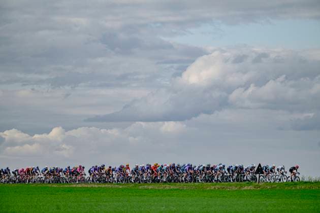 Paris Nice 2026 Stage 2 MONTARGIS, FRANCE - MARCH 09 : Illustration picture of the peloton during stage 2 of the 84th edition of Paris - Nice an UCI World Tour 2.UWT cycling road race stage for Men Elite of 187 km with start in Epone and finish in Montargis on March 9, 2026 in Montargis, France, 09 03 2026 ( Motordriver Guy De Vuyst - Montargis France  Copyright: xNicoxVereeckenx