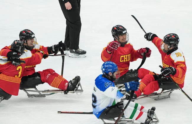(260309) -- MILAN, March 9, 2026 -- Players of China celebrate a score during the Para Ice hockey, Eishockey preliminary round Group A match between China and Italy at the Milan-Cortina 2026 Paralympic Winter games, Winterspiele,Spiele, Summer games in Milan, Italy, March 9, 2026. ) (SP)ITALY-MILAN-PARALYMPIC WINTER GAMES-PARA ICE HOCKEY-CHINA VS ITALY HouxJun 
