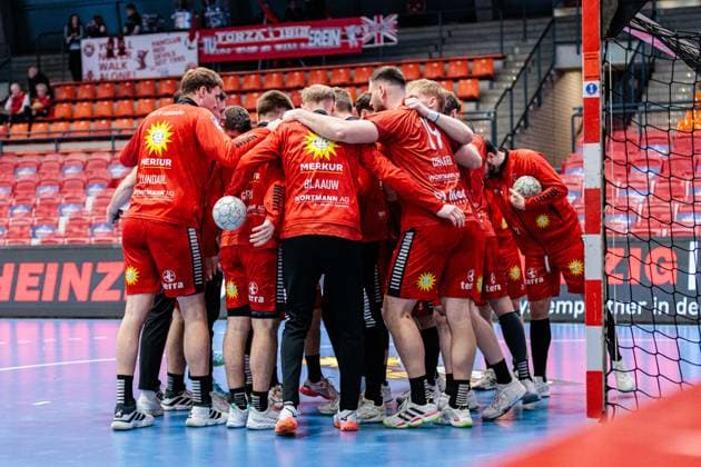 Team circle TuS N Luebbecke GER, TuS N Luebbecke vs HC Elbflorenz 2006, Handball, 2 Bundesliga, 23 Matchday, Season 2025 2026, 09 03 2026 GER, TuS N Luebbecke vs HC Elbflorenz 2006, Handball, 2 Bundesliga, 23 Matchday, Season 2025 2026, 09 03 2026 Luebbecke Copyright: xEibner-Pressefoto JanxRollingerx EP_JSK