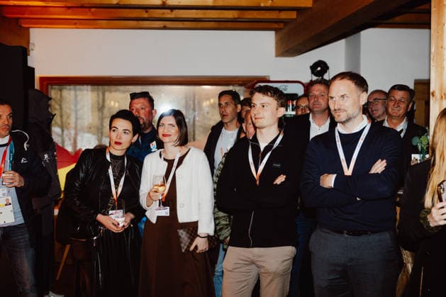 PARALYMPICS - Winter Paralympics Milano Cortina 2026 CORTINA D AMPEZZO,ITALY,09.MAR.26 - PARALYMPICS - Paralympic Winter games, Winterspiele,Spiele, Summer games Milano Cortina 2026, Austria House, Kaernten-Abend. Image shows guests.  GEPAxpictures xMatthiasxTrinkl