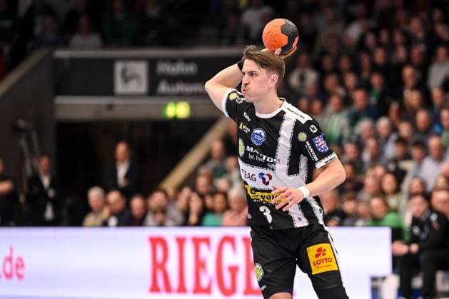 Goeppingen, Germany, 09 03 26 Oskar Joelsson ThSV Eisenach in action, on the ball, single action during the Daikin Handball Bundesliga match between FRISCH AUF Goeppingen vs ThSV Eisenach at EWS Arena on 09 March 2026 in Goeppingen, Germany Photo by Harry Langer DeFodi Images Goeppingen, Germany, 09 03 26 Oskar Joelsson ThSV Eisenach controls the ball during the Daikin Handball Bundesliga match between FRISCH AUF Goeppingen vs ThSV Eisenach at EWS Arena on March 9, 2026 in Goeppingen, Germany Photo by Harry Langer DeFodi Images Photo by Harry Langer DeFodi Images