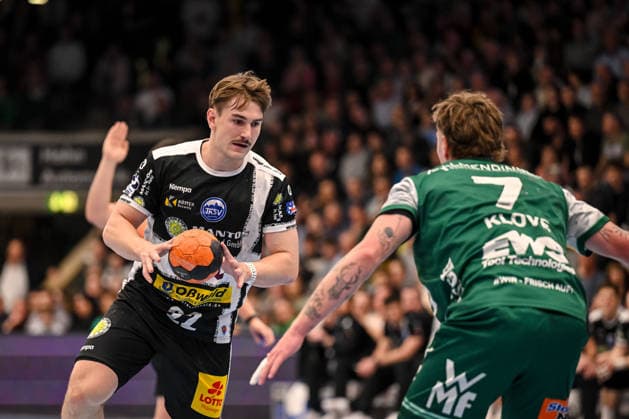 Goeppingen, Germany, 09 03 26 Felix Aellen ThSV Eisenach and Victor Kloeve FRISCH AUF Goeppingen in a duel during the Daikin Handball Bundesliga match between FRISCH AUF Goeppingen vs ThSV Eisenach at EWS Arena on March 09, 2026 in Goeppingen, Germany Photo by Harry Langer DeFodi Images Goeppingen, Germany, 09 03 26 Felix Aellen ThSV Eisenach and Victor Kloeve FRISCH AUF Goeppingen battle for the ball during the Daikin Handball Bundesliga match between FRISCH AUF Goeppingen vs ThSV Eisenach at EWS Arena on March 9, 2026 in Goeppingen, Germany Photo by Harry Langer DeFodi Images Photo by Harry Langer DeFodi Images