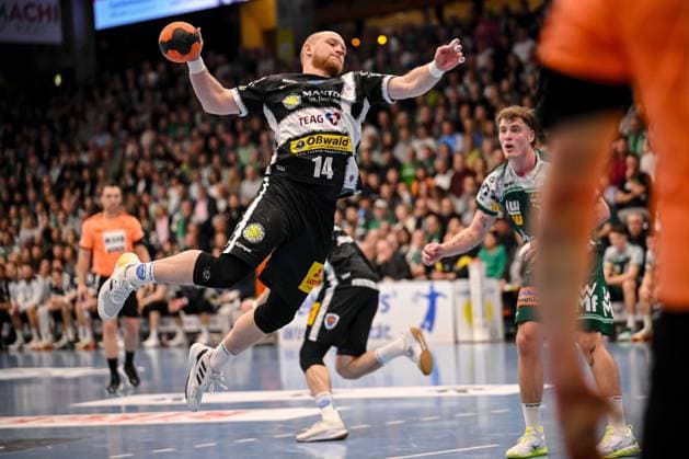 Goeppingen, Germany, 09 03 26 Peter Walz ThSV Eisenach in action, on the ball, single action during the Daikin Handball Bundesliga match between FRISCH AUF Goeppingen vs ThSV Eisenach at EWS Arena on March 09, 2026 in Goeppingen, Germany Photo by Harry Langer DeFodi Images Goeppingen, Germany, 09 03 26 Peter Walz ThSV Eisenach controls the Ball during the Daikin Handball Bundesliga match between FRISCH AUF Goeppingen vs ThSV Eisenach at EWS Arena on March 9, 2026 in Goeppingen, Germany Photo by Harry Langer DeFodi Images Photo by Harry Langer DeFodi Images