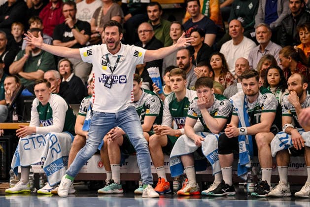 Goeppingen, Germany, 09 03 26 Coach Ben Matschke FRISCH AUF Goeppingen gestures, gestures during the Daikin Handball Bundesliga match between FRISCH AUF Goeppingen vs ThSV Eisenach at EWS Arena on March 09, 2026 in Goeppingen, Germany Photo by Harry Langer DeFodi Images Goeppingen, Germany, 09 03 26 Trainer Ben Matschke FRISCH AUF Goeppingen gestures during the Daikin Handball Bundesliga match between FRISCH AUF Goeppingen vs ThSV Eisenach at EWS Arena on March 9, 2026 in Goeppingen, Germany Photo by Harry Langer DeFodi Images Photo by Harry Langer DeFodi Images
