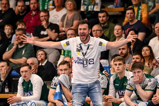 Goeppingen, Germany, 09 03 26 Coach Ben Matschke FRISCH AUF Goeppingen gestures, gestures during the Daikin Handball Bundesliga match between FRISCH AUF Goeppingen vs ThSV Eisenach at EWS Arena on March 09, 2026 in Goeppingen, Germany Photo by Harry Langer DeFodi Images Goeppingen, Germany, 09 03 26 Trainer Ben Matschke FRISCH AUF Goeppingen gestures during the Daikin Handball Bundesliga match between FRISCH AUF Goeppingen vs ThSV Eisenach at EWS Arena on March 9, 2026 in Goeppingen, Germany Photo by Harry Langer DeFodi Images Photo by Harry Langer DeFodi Images