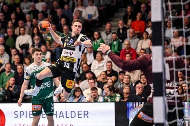 Goeppingen, Germany, 09 03 26 Peter Walz ThSV Eisenach and goalkeeper Julian Buchele FRISCH AUF Goeppingen in a duel during the Daikin Handball Bundesliga match between FRISCH AUF Goeppingen vs ThSV Eisenach at EWS Arena on March 09, 2026 in Goeppingen, Germany Photo by Harry Langer DeFodi Images Goeppingen, Germany, 09 03 26 Peter Walz ThSV Eisenach and goalkeeper Julian Buchele FRISCH AUF Goeppingen battle for the ball during the Daikin Handball Bundesliga match between FRISCH AUF Goeppingen vs ThSV Eisenach at EWS Arena on March 9, 2026 in Goeppingen, Germany Photo by Harry Langer DeFodi Images Photo by Harry Langer DeFodi Images