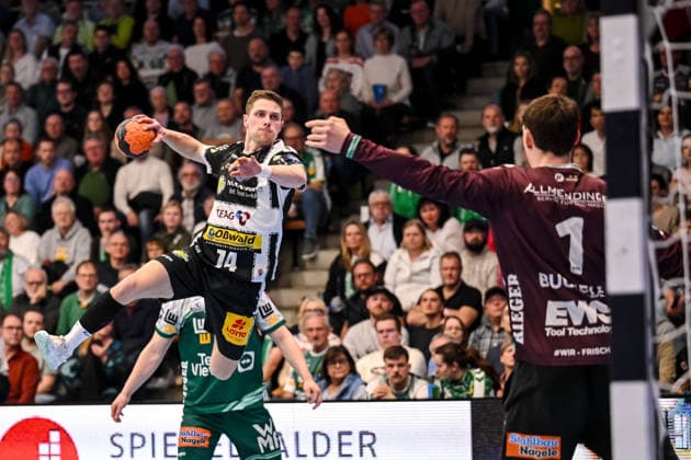 Goeppingen, Germany, 09 03 26 Peter Walz ThSV Eisenach and goalkeeper Julian Buchele FRISCH AUF Goeppingen in a duel during the Daikin Handball Bundesliga match between FRISCH AUF Goeppingen vs ThSV Eisenach at EWS Arena on March 09, 2026 in Goeppingen, Germany Photo by Harry Langer DeFodi Images Goeppingen, Germany, 09 03 26 Peter Walz ThSV Eisenach and goalkeeper Julian Buchele FRISCH AUF Goeppingen battle for the ball during the Daikin Handball Bundesliga match between FRISCH AUF Goeppingen vs ThSV Eisenach at EWS Arena on March 9, 2026 in Goeppingen, Germany Photo by Harry Langer DeFodi Images Photo by Harry Langer DeFodi Images