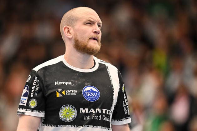 Goeppingen, Germany, 09 03 26 Peter Walz ThSV Eisenach Looks on during the Daikin Handball Bundesliga match between FRISCH AUF Goeppingen vs ThSV Eisenach at EWS Arena on March 09 2026 in Goeppingen, Germany Photo by Harry Langer DeFodi Images Goeppingen, Germany, 09 03 26 Peter Walz ThSV Eisenach Looks on during the Daikin Handball Bundesliga match between FRISCH AUF Goeppingen vs ThSV Eisenach at EWS Arena on March 9, 2026 in Goeppingen, Germany Photo by Harry Langer DeFodi Images Photo by Harry Langer DeFodi Images