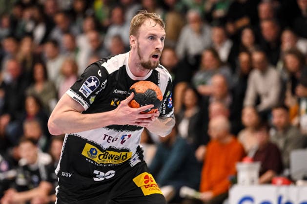 Goeppingen, Germany, 09 03 26 Dominik Solak ThSV Eisenach in action, on the ball, single action during the Daikin Handball Bundesliga match between FRISCH AUF Goeppingen vs ThSV Eisenach at EWS Arena on March 09 2026 in Goeppingen, Germany Photo by Harry Langer DeFodi Images Goeppingen, Germany, 09 03 26 Dominik Solak ThSV Eisenach controls the Ball during the Daikin Handball Bundesliga match between FRISCH AUF Goeppingen vs ThSV Eisenach at EWS Arena on March 9, 2026 in Goeppingen, Germany Photo by Harry Langer DeFodi Images Photo by Harry Langer DeFodi Images