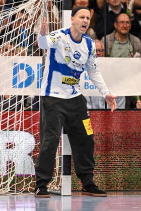 Goeppingen, Germany, 09 03 26 Goalkeeper Silvio Heinevetter ThSV Eisenach gestures during the Daikin Handball Bundesliga match between FRISCH AUF Goeppingen vs ThSV Eisenach at EWS Arena on 09 March 2026 in Goeppingen, Germany Photo by Harry Langer DeFodi Images Goeppingen, Germany, 09 03 26 Goalkeeper Silvio Heinevetter ThSV Eisenach gestures during the Daikin Handball Bundesliga match between FRISCH AUF Goeppingen vs ThSV Eisenach at EWS Arena on March 9, 2026 in Goeppingen, Germany Photo by Harry Langer DeFodi Images Photo by Harry Langer DeFodi Images
