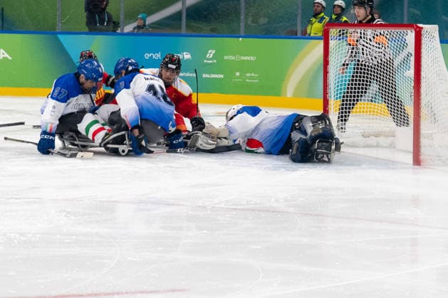 March 9, 2026, Milan, Lombardy, Italy: Para Ice hockey, Eishockey match between China and Italy Preliminary Round - Group A (ITA-CHN) during the Milano Cortina 2026 Winter Paralympics: Day 3 at the Milano Santagiulia Ice Hockey Arena. China defeat Italy 11-1. Milan Italy - ZUMAk331 20260309_oly_k331_380 Copyright: xRalfxKuckuckx
