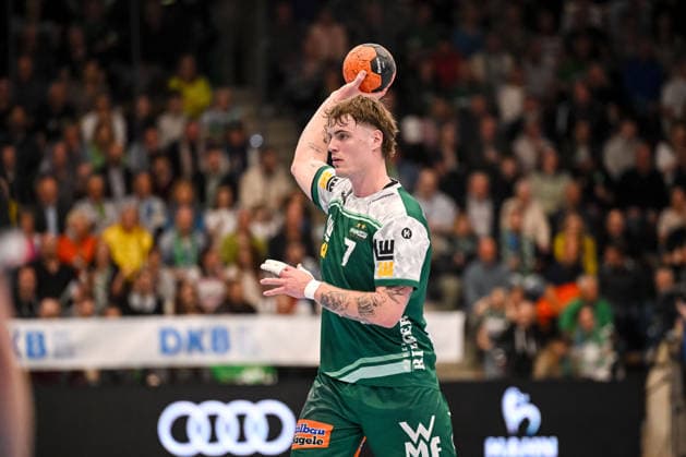 Goeppingen, Germany, 09 03 26 Victor Kloeve FRISCH AUF Goeppingen in action, on the ball, single action during the Daikin Handball Bundesliga match between FRISCH AUF Goeppingen vs ThSV Eisenach at EWS Arena on March 09, 2026 in Goeppingen, Germany Photo by Harry Langer DeFodi Images Goeppingen, Germany, 09 03 26 Victor Kloeve FRISCH AUF Goeppingen controls the Ball during the Daikin Handball Bundesliga match between FRISCH AUF Goeppingen vs ThSV Eisenach at EWS Arena on March 9, 2026 in Goeppingen, Germany Photo by Harry Langer DeFodi Images Photo by Harry Langer DeFodi Images