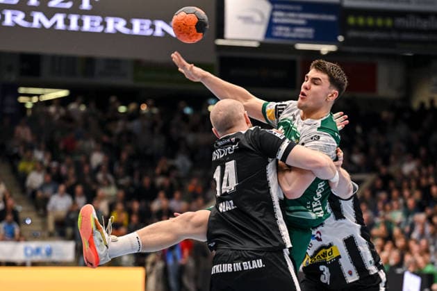 Goeppingen, Germany, 09 03 26 Peter Walz ThSV Eisenach , Elias Newel FRISCH AUF Goeppingen and Dominik Solak ThSV Eisenach in a duel during the Daikin Handball Bundesliga match between FRISCH AUF Goeppingen vs ThSV Eisenach at EWS Arena on March 09, 2026 in Goeppingen, Germany Photo by Harry Langer DeFodi Images Goeppingen, Germany, 09 03 26 Peter Walz ThSV Eisenach , Elias Newel FRISCH AUF Goeppingen and Dominik Solak ThSV Eisenach battle for the ball during the Daikin Handball Bundesliga match between FRISCH AUF Goeppingen vs ThSV Eisenach at EWS Arena on March 9, 2026 in Goeppingen, Germany Photo by Harry Langer DeFodi Images Photo by Harry Langer DeFodi Images