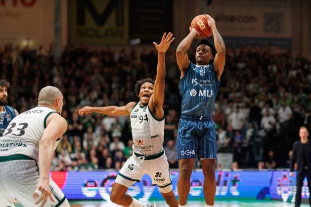 Eric Reed Jr MLP Academics Heidelberg in duel with George King Gladiators Trier , Vet Concept Gladiators Trier vs MLP Academics Heidelberg, Basketball, easyCredit BBL, Matchday 23, Season 2025 2026, 09 03 2026 Vet Concept Gladiators Trier vs MLP Academics Heidelberg, Basketball, easyCredit BBL, Matchday 23, Season 2025 2026, 09 03 2026 Copyright: xEibner-Pressefoto AlexanderxNeisx EP_ANS