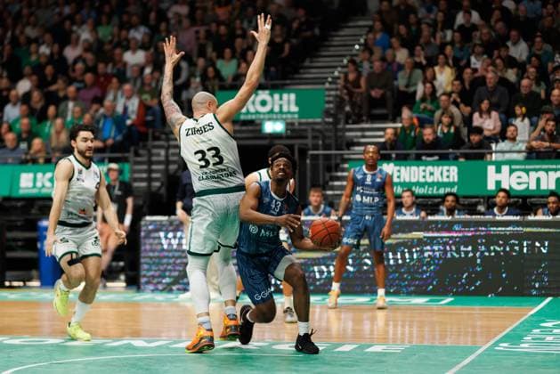 Eric Reed Jr MLP Academics Heidelberg in duel with Maik Zirbes Gladiators Trier , Vet Concept Gladiators Trier vs MLP Academics Heidelberg, Basketball, easyCredit BBL, Matchday 23, Season 2025 2026, 09 03 2026 Vet Concept Gladiators Trier vs MLP Academics Heidelberg, Basketball, easyCredit BBL, Matchday 23, Season 2025 2026, 09 03 2026 Copyright: xEibner-Pressefoto AlexanderxNeisx EP_ANS