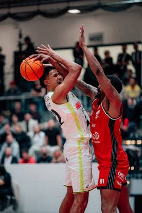 BB 2BL SBB Baskets BBC Bayreuth Leroy Ikenna Ikejiaku BBC Bayreuth with Michael Hughes II SBB Baskets during the 2025 2026 season in the 2 Barmer Basketball Bundesliga Pro A on matchday 26 between SBB Baskets and BBC Bayreuth at Wolfgang Lakenmacher Halle on March 9, 2026 in Magdeburg, Sachsen Anhalt, Germany