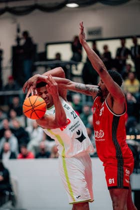 BB 2BL SBB Baskets BBC Bayreuth Leroy Ikenna Ikejiaku BBC Bayreuth with Michael Hughes II SBB Baskets during the 2025 2026 season in the 2 Barmer Basketball Bundesliga Pro A on matchday 26 between SBB Baskets and BBC Bayreuth at Wolfgang Lakenmacher Halle on March 9, 2026 in Magdeburg, Sachsen Anhalt, Germany