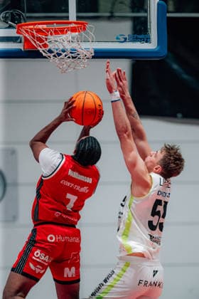 BB 2BL SBB Baskets BBC Bayreuth Daivien Latrell Williamson SBB Baskets , Lenny Liedtke BBC Bayreuth during the 2025 2026 season in the 2 Barmer Basketball Bundesliga Pro A on matchday 26 between SBB Baskets and BBC Bayreuth at Wolfgang Lakenmacher Halle on March 9, 2026 in Magdeburg, Sachsen Anhalt, Germany