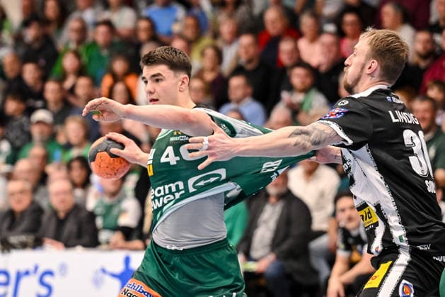 Goeppingen, Germany, 09 03 26 Elias Newel FRISCH AUF Goeppingen and Dominik Solak ThSV Eisenach in a duel during the Daikin Handball Bundesliga match between FRISCH AUF Goeppingen vs ThSV Eisenach at EWS Arena on March 09, 2026 in Goeppingen, Germany Photo by Harry Langer DeFodi Images Goeppingen, Germany, 09 03 26 Elias Newel FRISCH AUF Goeppingen and Dominik Solak ThSV Eisenach battle for the ball during the Daikin Handball Bundesliga match between FRISCH AUF Goeppingen vs ThSV Eisenach at EWS Arena on March 9, 2026 in Goeppingen, Germany Photo by Harry Langer DeFodi Images Photo by Harry Langer DeFodi Images