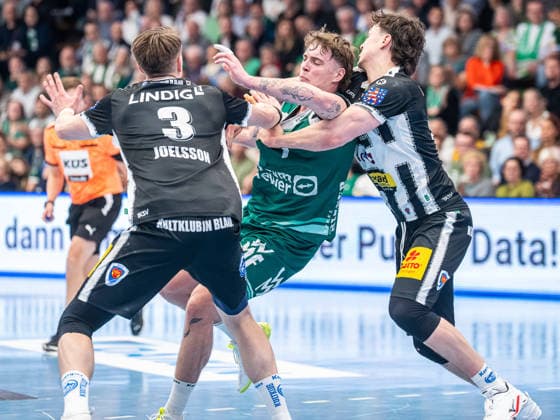 Victor Kloeve Frisch Auf Goeppingen, 07 is tackled by Tillman Leu ThSV Eisenach, 99 and Oskar Joelsson ThSV Eisenach, 03, Frisch Auf Goeppingen vs ThSV Eisenach, Handball, 1 Bundesliga, Men, Season 2025 2026, 09 03 2026, Frisch Auf Goeppingen vs ThSV Eisenach, Handball, 1 Bundesliga, Men, Season 2025 2026, 09 03 2026 Goeppingen Copyright: xEibner-Pressefoto MichaelxSchmidx EP_MST