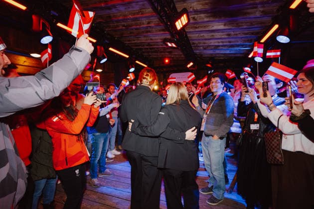 PARALYMPICS - Winter Paralympics Milano Cortina 2026 CORTINA D AMPEZZO,ITALY,09.MAR.26 - PARALYMPICS - Paralympic Winter games, Winterspiele,Spiele, Summer games Milano Cortina 2026, Austria House, Kaernten-Abend. Image shows the rejoicing of Veronika Aigner (AUT) and Lilly Sammer (AUT). Keywords: medal  GEPAxpictures xAlexanderxSolc