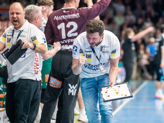 Ben Matschke, Head Coach Frisch Auf Goeppingen cheers, Frisch Auf Goeppingen vs ThSV Eisenach, Handball, 1 Bundesliga, Men, Season 2025 2026, 09 03 2026, Frisch Auf Goeppingen vs ThSV Eisenach, Handball, 1 Bundesliga, Men, Season 2025 2026, 09 03 2026 Goeppingen Copyright: xEibner-Pressefoto MichaelxSchmidx EP_MST