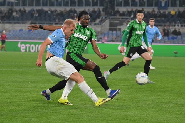 Foto IPP Roberto Ramaccia Roma 9 3 2026 Campionato di Calcio Serie A 2025 2026 Lazio vs Sassuolo Nella foto Gustav Isaksen of SS Lazio crossa la palla nell area di rigore del Sassuolo Italy Photo Press - World Copyright Roma italy Italia ITALY  Copyright: xR4924_italyphotopressx