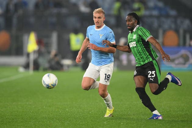 Foto IPP Roberto Ramaccia Roma 9 3 2026 Campionato di Calcio Serie A 2025 2026 Lazio vs Sassuolo Nella foto Gustav Isaksen of SS Lazio in azione palla al piede contrastato da Ulisses Garcia Italy Photo Press - World Copyright Roma italy Italia ITALY  Copyright: xR4924_italyphotopressx