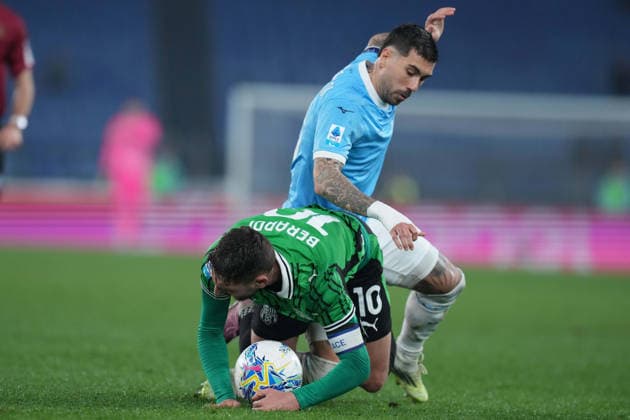 Sassuolo s Domenico Berardi Lazio™s Mattia Zaccagni during the Serie A EniLive soccer match between Lazio and Sassuolo at the Rome s Olympic stadium, Italy - Monday March 09, 2026 - Soccer ( Photo by Alfredo Falcone LaPresse )  Copyright: xAlfredoxFalcone LaPressex