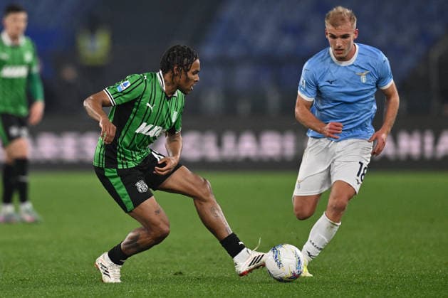 CALCIO - Serie A - SS Lazio vs US Sassuolo Armand Lauriente of U.S. Sassuolo and Gustav Isaksen of S.S. Lazio are in action during the 28th matchday of the Serie A championship between S.S. Lazio and U.S. Sassuolo at the Olympic Stadium on March 9, 2026 in Rome, Italy. Rome Italy  Copyright: xIPAxSport ABACAx
