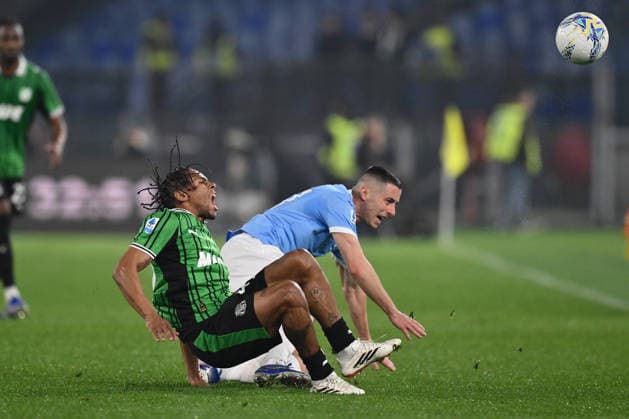 CALCIO - Serie A - SS Lazio vs US Sassuolo Armand Lauriente of U.S. Sassuolo and Adam Marusic of S.S. Lazio are in action during the 28th matchday of the Serie A championship between S.S. Lazio and U.S. Sassuolo at the Olympic Stadium on March 9, 2026 in Rome, Italy. Rome Italy  Copyright: xIPAxSport ABACAx