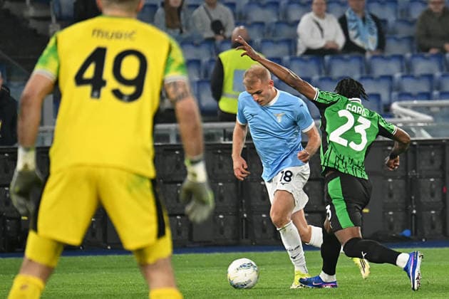 Soccer, serie A Enilive match, SS Lazio v Sassuolo Gustav Isaksen of SS Lazio, Ulisses Garcia of Sassuolo during the serie A Enilive match between SS Lazio v Sassuolo at olimpico stadium in Rome,March 09th, 2026 Imago-Images Emmefoto Copyright: xImago-Images Emmefotox