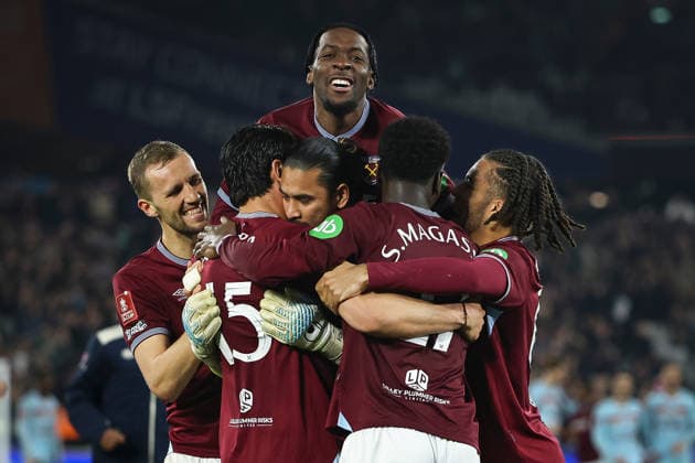 9th March 2026; London Stadium, London, England; FA Cup Football, West Ham United versus Brentford; West Ham United players celebrate as they go through to the quarter finals after winning on penalties  IanxStephen