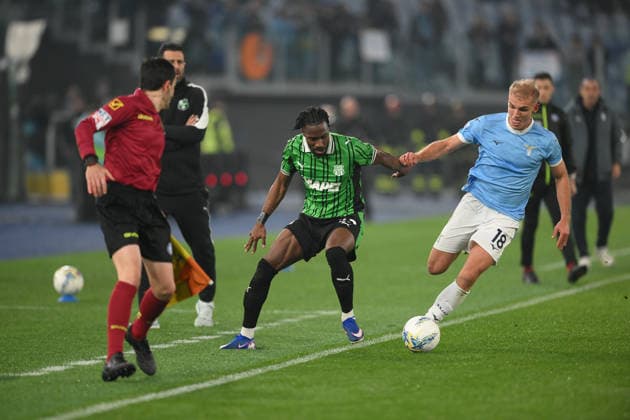 Gustav Isaksen of SS Lazio under pressure from Ulisses Garcia of US Sassuolo during the match of 28th day of the Serie A Championship between S.S.Lazio and U.S.Sassuolo at the Olimpico Stadium on Mar 9, 2026 in Rome, Italy. during SS Lazio vs US Sassuolo, Italian soccer Serie A match in Rome, Italy, March 09 2026  Copyright: xRobertoxRamaccia IPAxSportx xipa-agency.netx xx IPA_72642945 IPA_Agency_IPA72642945