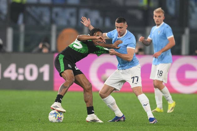 Armand Lauriente of US Sassuolo under pressure from Adam Marusic of SS Lazio during the match of 28th day of the Serie A Championship between S.S.Lazio and U.S.Sassuolo at the Olimpico Stadium on Mar 9, 2026 in Rome, Italy. during SS Lazio vs US Sassuolo, Italian soccer Serie A match in Rome, Italy, March 09 2026  Copyright: xRobertoxRamaccia IPAxSportx xipa-agency.netx xx IPA_72642949 IPA_Agency_IPA72642949