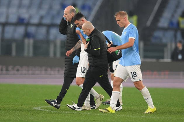 CALCIO - Serie A - SS Lazio vs US Sassuolo Danilo Cataldi of SS Lazio he leaves the field due to injury during the match of 28th day of the Serie A Championship between S.S.Lazio and U.S.Sassuolo at the Olimpico Stadium on Mar 9, 2026 in Rome, Italy. during SS Lazio vs US Sassuolo, Italian soccer Serie A match in Rome, Italy, March 09 2026 Rome Italy  Copyright: xIPAxSport ABACAx