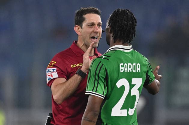 CALCIO - Serie A - SS Lazio vs US Sassuolo Referee Alberto Ruben Arena and Ulisses Garcia of U.S. Sassuolo particPhoto by IPA ABACAPRESS.COMte in the 28th matchday of the Serie A championship between S.S. Lazio and U.S. Sassuolo at the Olympic Stadium on March 9, 2026 in Rome, Italy. Rome Italy  Copyright: xIPAxSport ABACAx