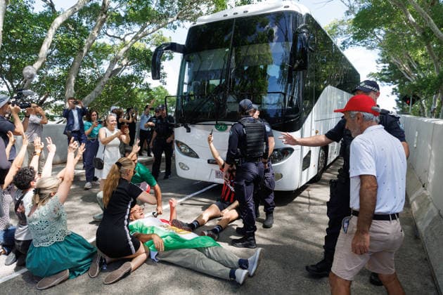 SOCCER ASIAN CUP IRAN TEAM, Protesters are seen demonstrating outside of Royal Pines resort as a bus carrying Iranian players and staff departs. Iranian soccer players who received humanitarian visas after staging an on-pitch protest against their country s regime, are seen at Royal Pines resort on the Gold Coast, Queensland, Tuesday, March 10, 2026. ( NO ARCHIVING Gold Coast Queensland Australia  Copyright: xRussellxFreemanx 20260310134599542182
