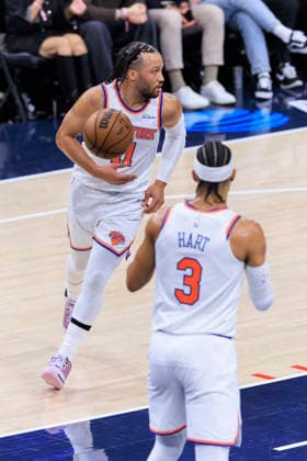 March 9, 2026, Inglewood, California, USA: Josh Hart 3 of the New York Knicks passes the ball inbounds to Jalen Brunson 11 during their regular season NBA, Basketball Herren, USA game against the Los Angeles Clippers on Monday March 9, 2026 at Intuit Dome in Inglewood, California. ARIANA RUIZ PI Inglewood USA - ZUMAp124 20260309_zaa_p124_053 Copyright: xArianaxRuizx
