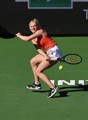 INDIAN WELLS, CA - MARCH 09: Katerina Siniakova (CZE) looks down court after hitting the ball during a WTA, Tennis Damen tennis match during the BNP Paribas Open played on March 9, 2026 at the Indian Wells Tennis Garden in Indian Wells, CA. (Photo by John Cordes Icon Sportswire) TENNIS: MAR 09 BNP Paribas Open EDITORIAL USE ONLY Icon506260309070